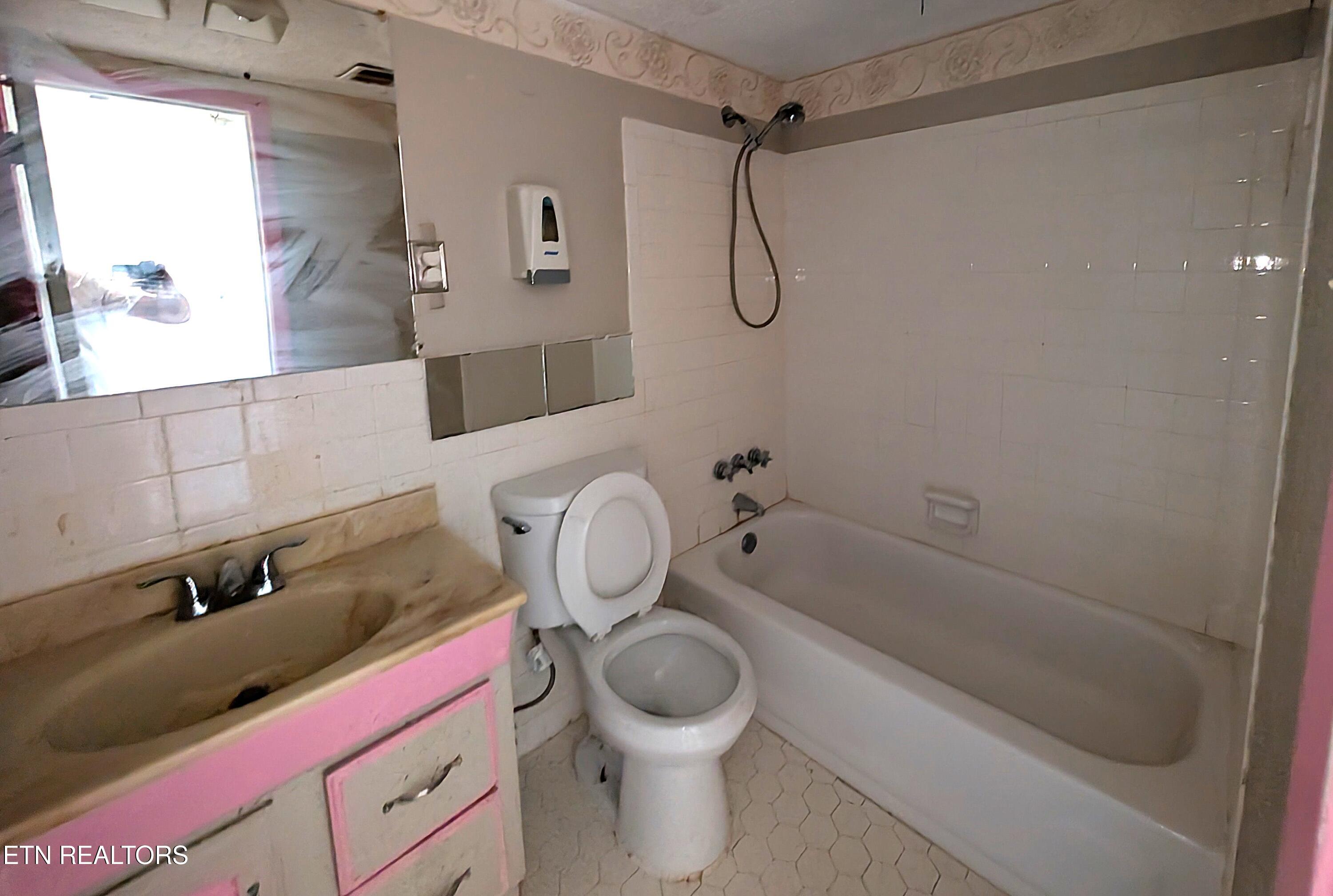 3771 McCain Road Memphis, TN 38109 - Photo 11 of 35 PXL_20260319_210902511