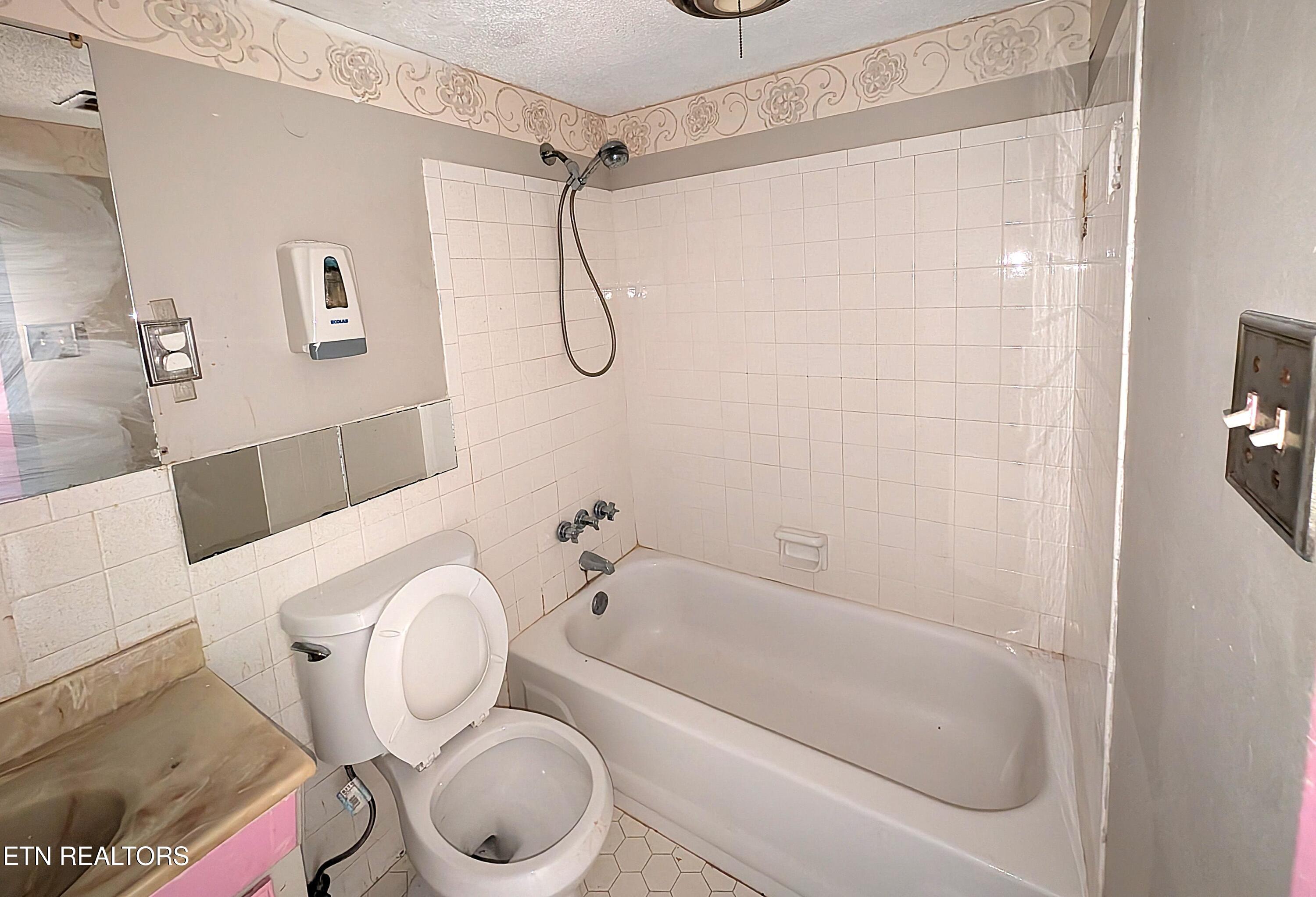 3771 McCain Road Memphis, TN 38109 - Photo 12 of 35 PXL_20260319_210941455