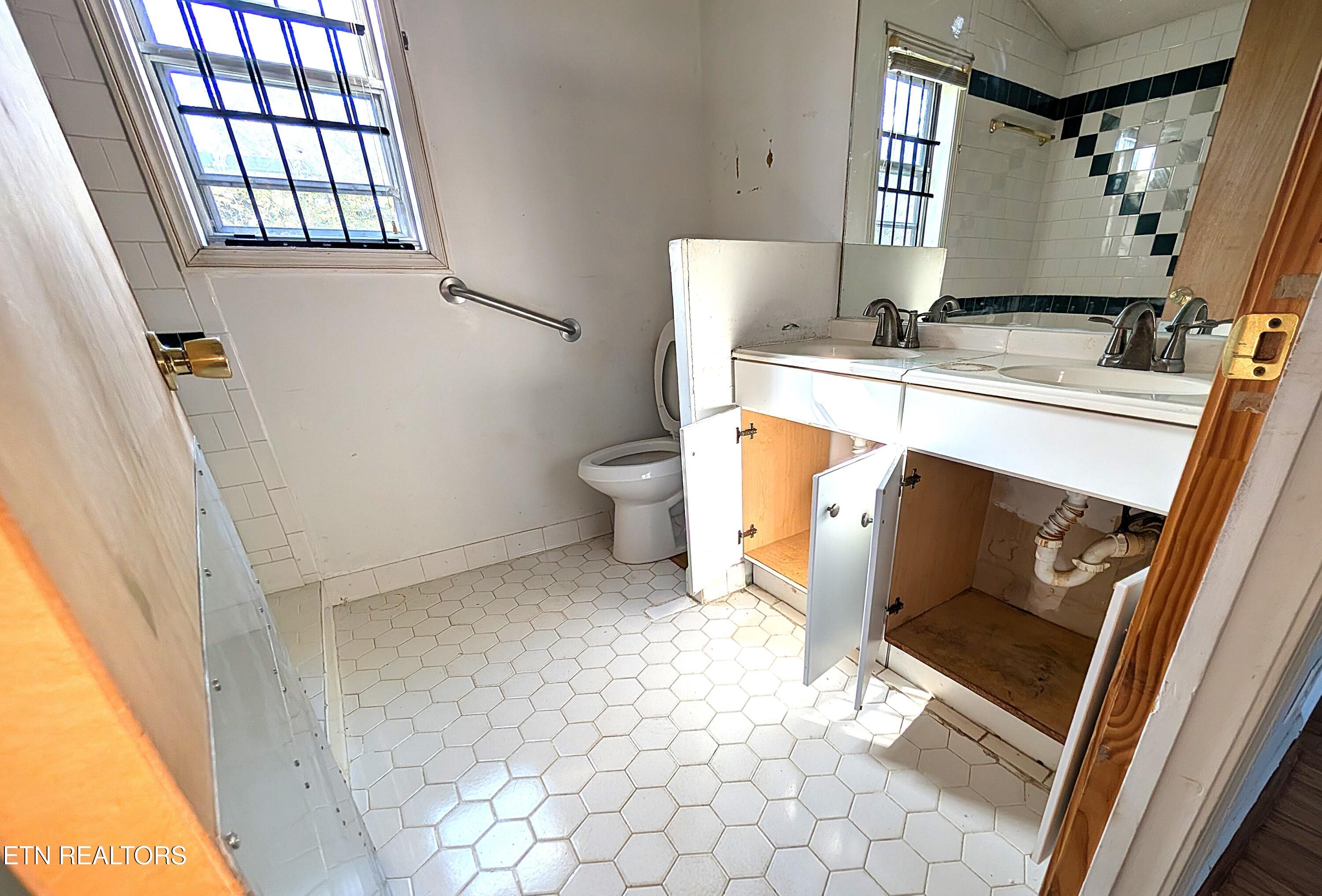 3771 McCain Road Memphis, TN 38109 - Photo 14 of 35 PXL_20260319_211103804