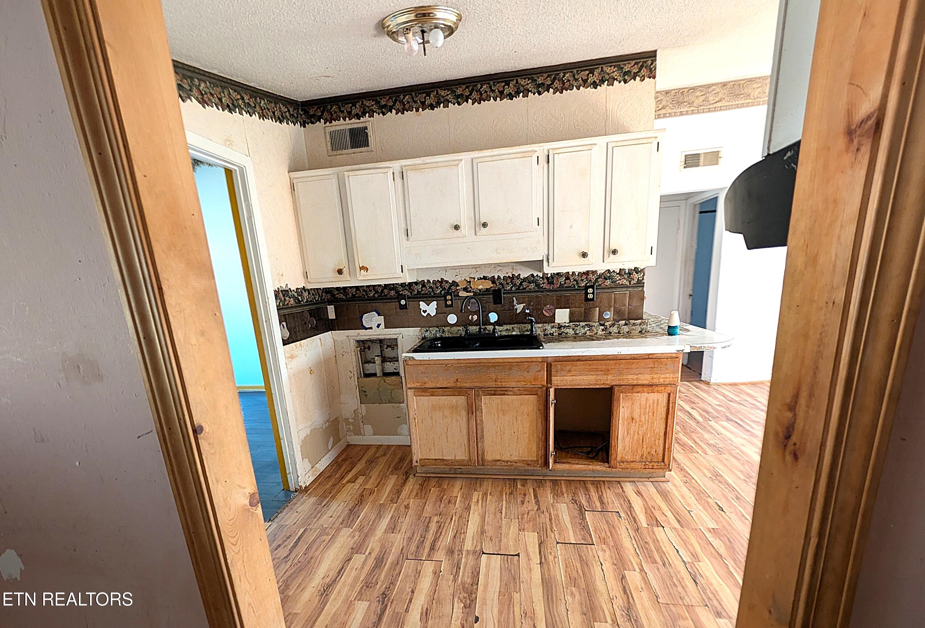 3771 McCain Road Memphis, TN 38109 - Photo 4 of 35 PXL_20260319_211509879.LONG_EXPOSURE-01.