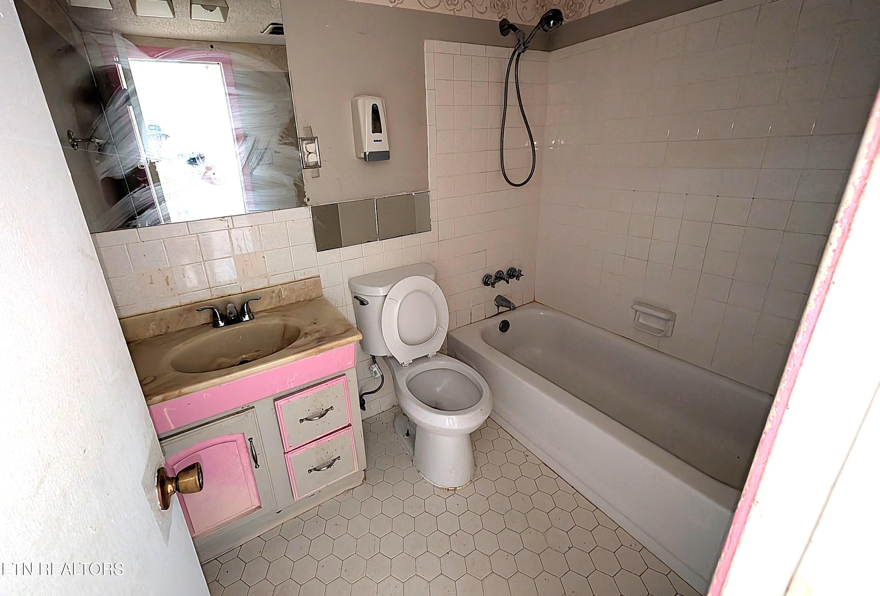 3771 McCain Road Memphis, TN 38109 - Photo 10 of 35 PXL_20260319_210911985