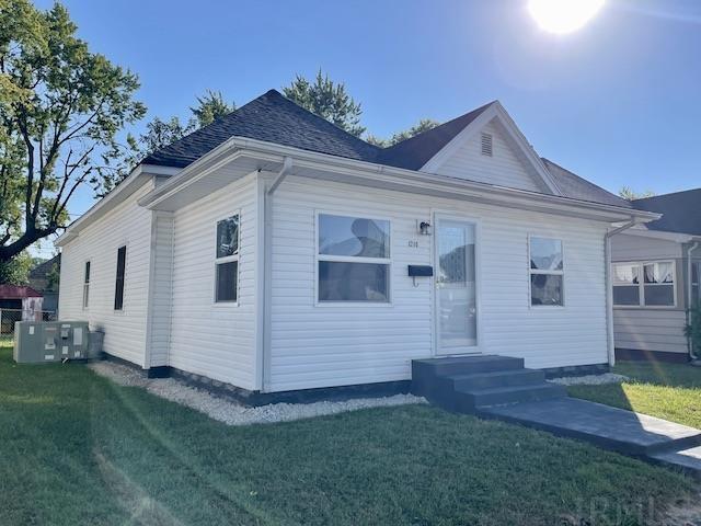 1210 Ridgeway Avenue Vincennes, IN 47591 - Photo 2 of 12 Gallery Image 2
