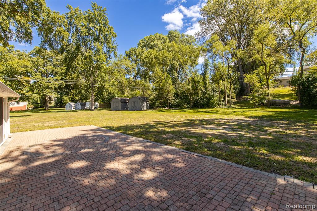 5357 Farm Road Waterford, MI 48327 - Photo 38 of 43