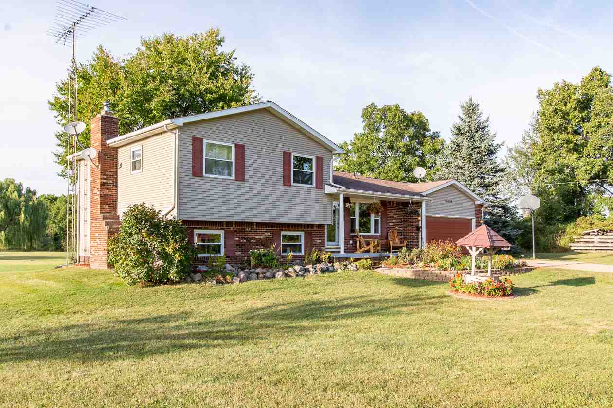 9495 Cole Road Durand, MI 48429 - Photo 3 of 35
