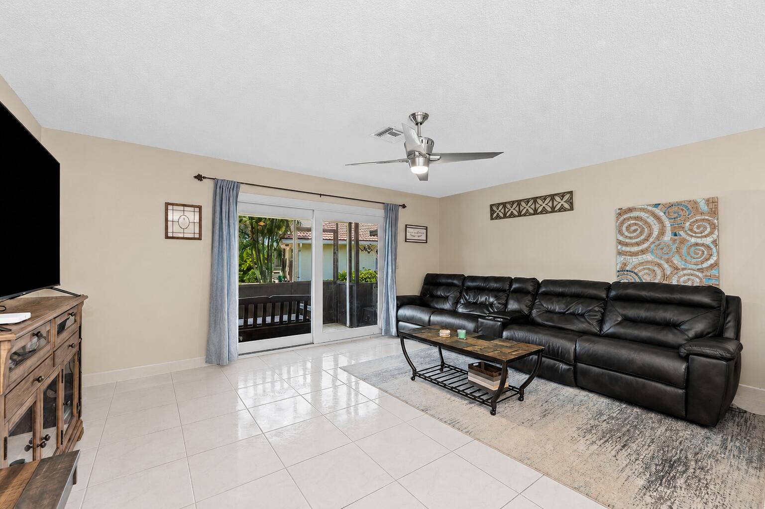 6351 Walk Circle Boca Raton, FL 33433 - Photo 9 of 37 39605de3-c702-478b-8dae-d16393690293