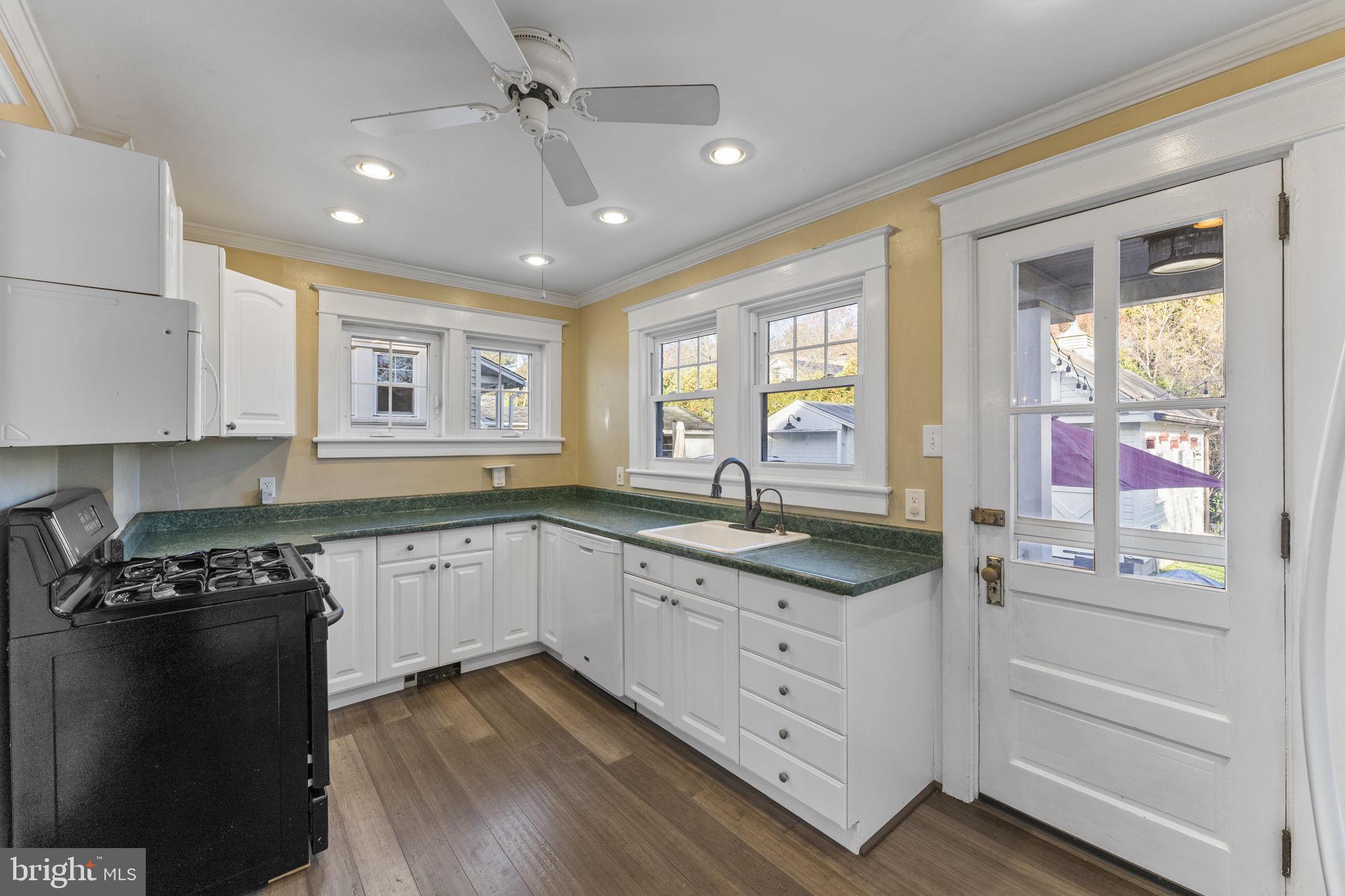 334 Oak Road Glenside, PA 19038 - Photo 8 of 26 Gallery Image 8