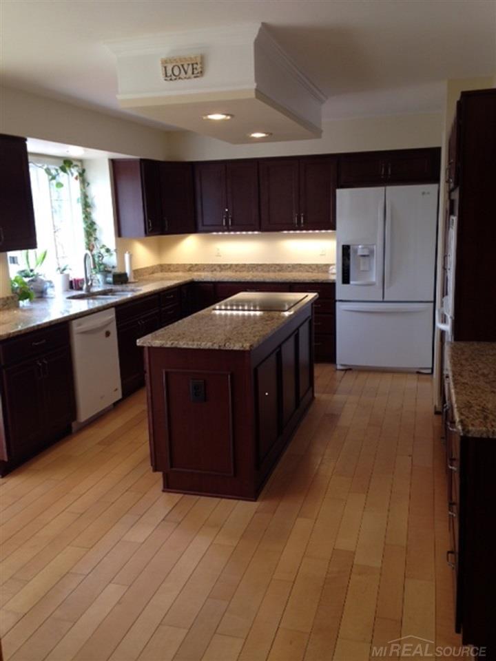 2203 Chippenham Chase Rochester, MI 48306 - Photo 13 of 33 31235673-12.JPG