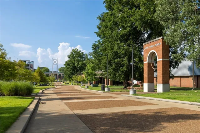 $274,901 | 3725 Spottswood Avenue, Memphis, TN 38111