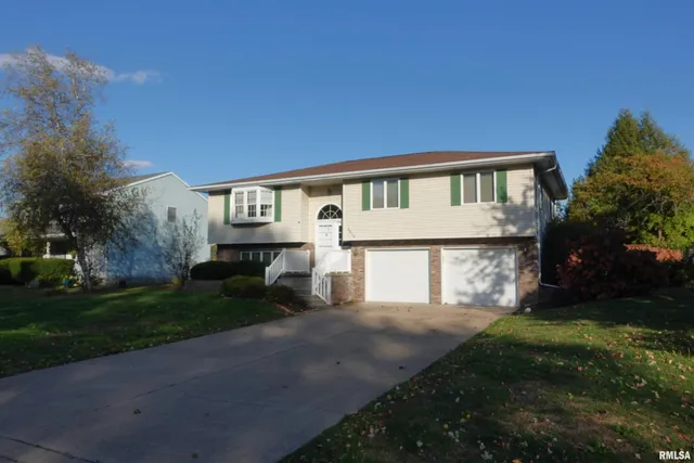 $250,000 | 2819 Montague Drive, Galesburg, IL 61401