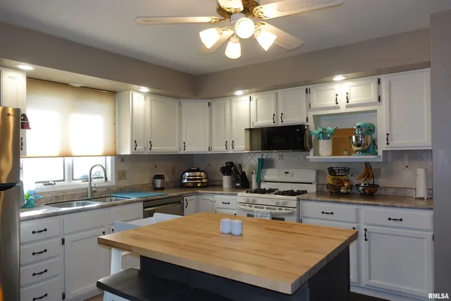 $250,000 | 2819 Montague Drive, Galesburg, IL 61401