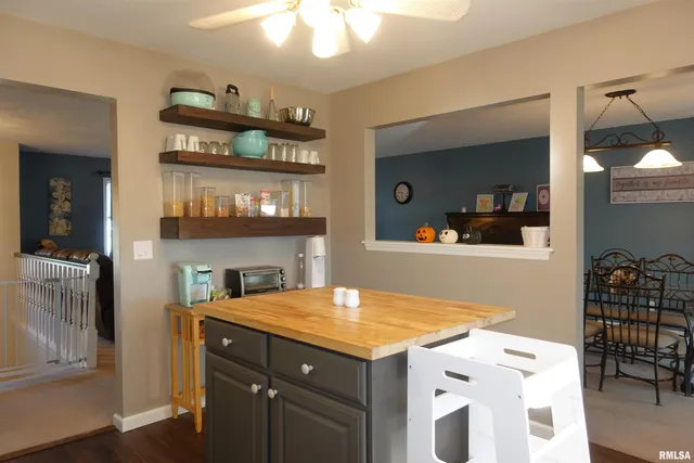 $250,000 | 2819 Montague Drive, Galesburg, IL 61401