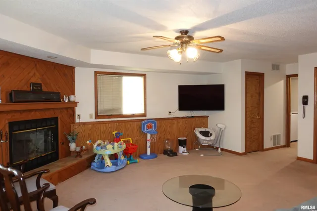 $250,000 | 2819 Montague Drive, Galesburg, IL 61401