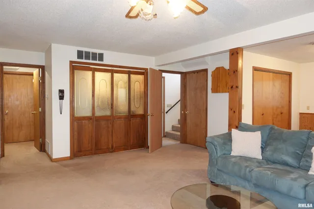 $250,000 | 2819 Montague Drive, Galesburg, IL 61401