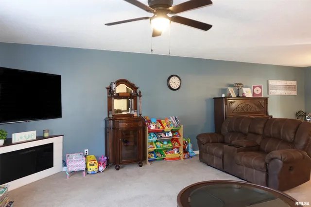 $250,000 | 2819 Montague Drive, Galesburg, IL 61401