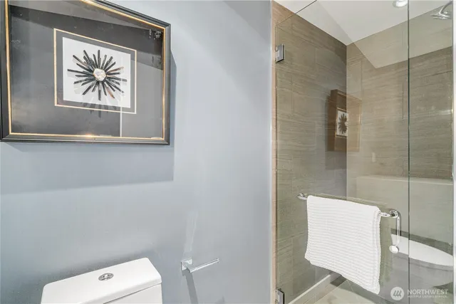 $6,780,000 | 9135 Northeast 19th Street, Clyde Hill, WA 98004