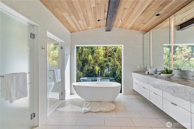 $6,780,000 | 9135 Northeast 19th Street, Clyde Hill, WA 98004