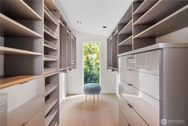 $6,780,000 | 9135 Northeast 19th Street, Clyde Hill, WA 98004