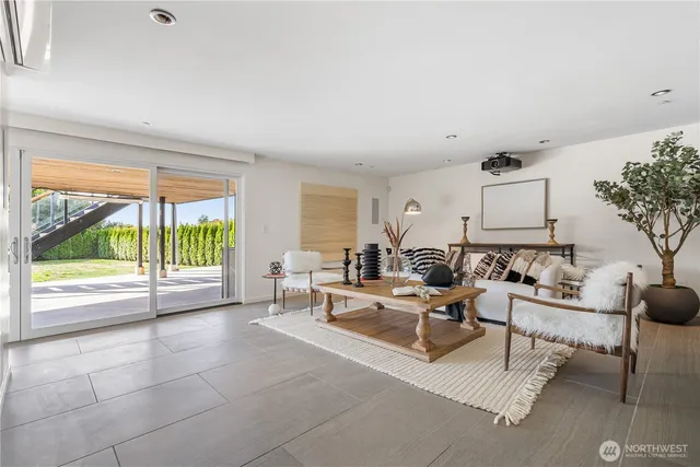 $6,780,000 | 9135 Northeast 19th Street, Clyde Hill, WA 98004