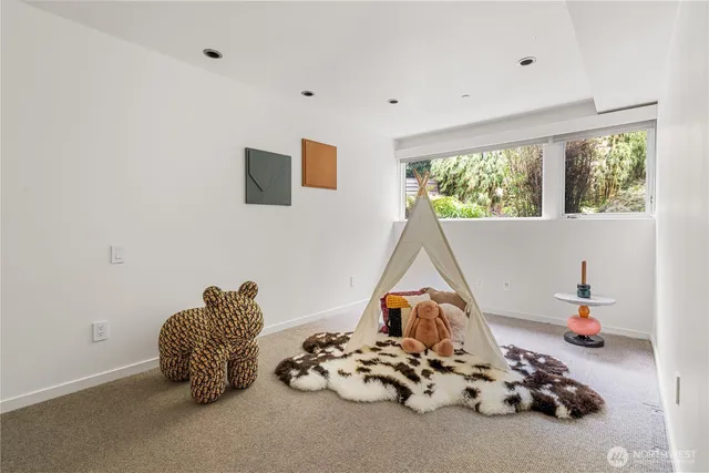 $6,780,000 | 9135 Northeast 19th Street, Clyde Hill, WA 98004