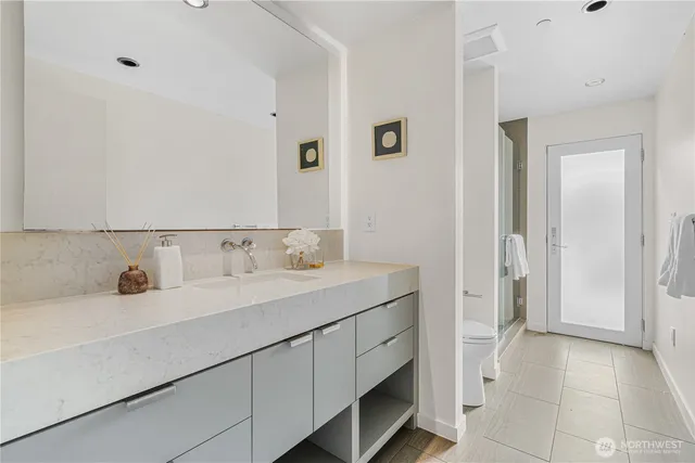 $6,780,000 | 9135 Northeast 19th Street, Clyde Hill, WA 98004