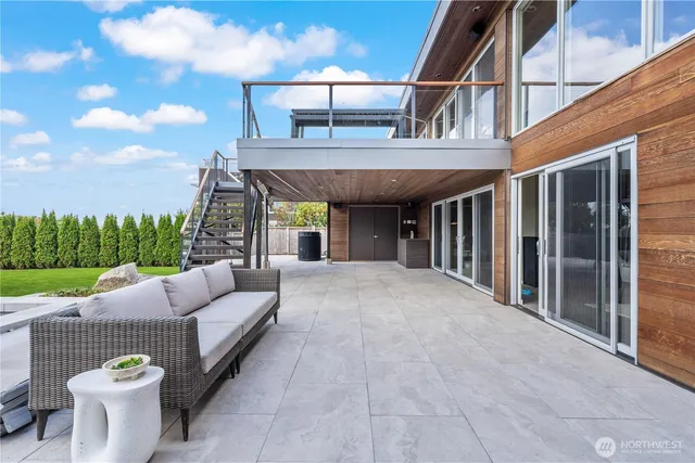 $6,780,000 | 9135 Northeast 19th Street, Clyde Hill, WA 98004