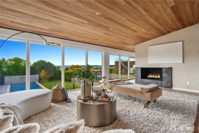 $6,780,000 | 9135 Northeast 19th Street, Clyde Hill, WA 98004