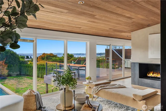 $6,780,000 | 9135 Northeast 19th Street, Clyde Hill, WA 98004