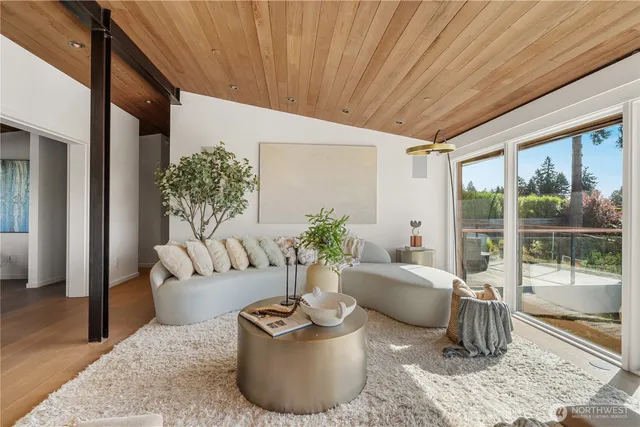 $6,780,000 | 9135 Northeast 19th Street, Clyde Hill, WA 98004