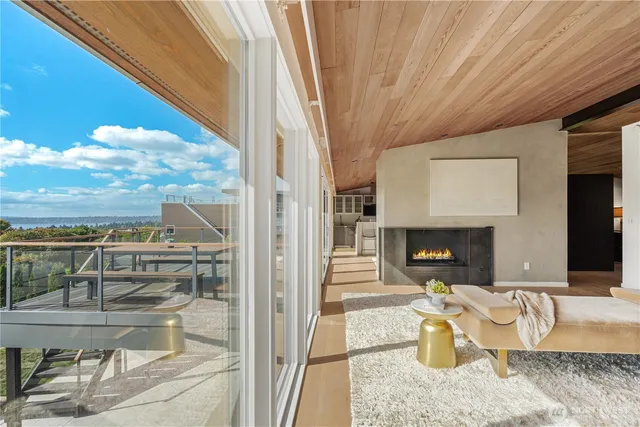 $6,780,000 | 9135 Northeast 19th Street, Clyde Hill, WA 98004