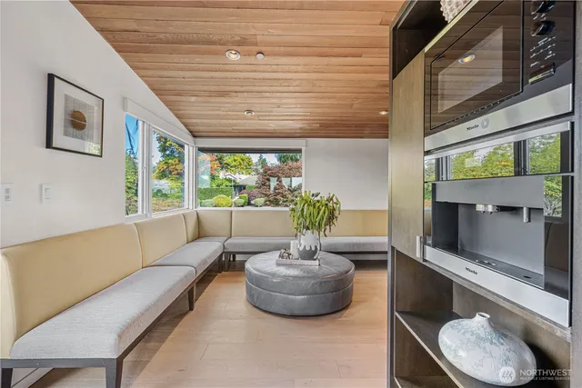 $6,780,000 | 9135 Northeast 19th Street, Clyde Hill, WA 98004