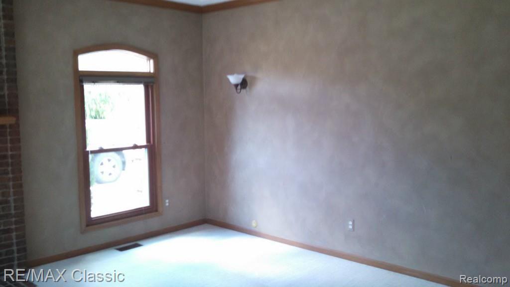 45395 Glengarry Road Canton, MI 48188 - Photo 10 of 45 004.jpg