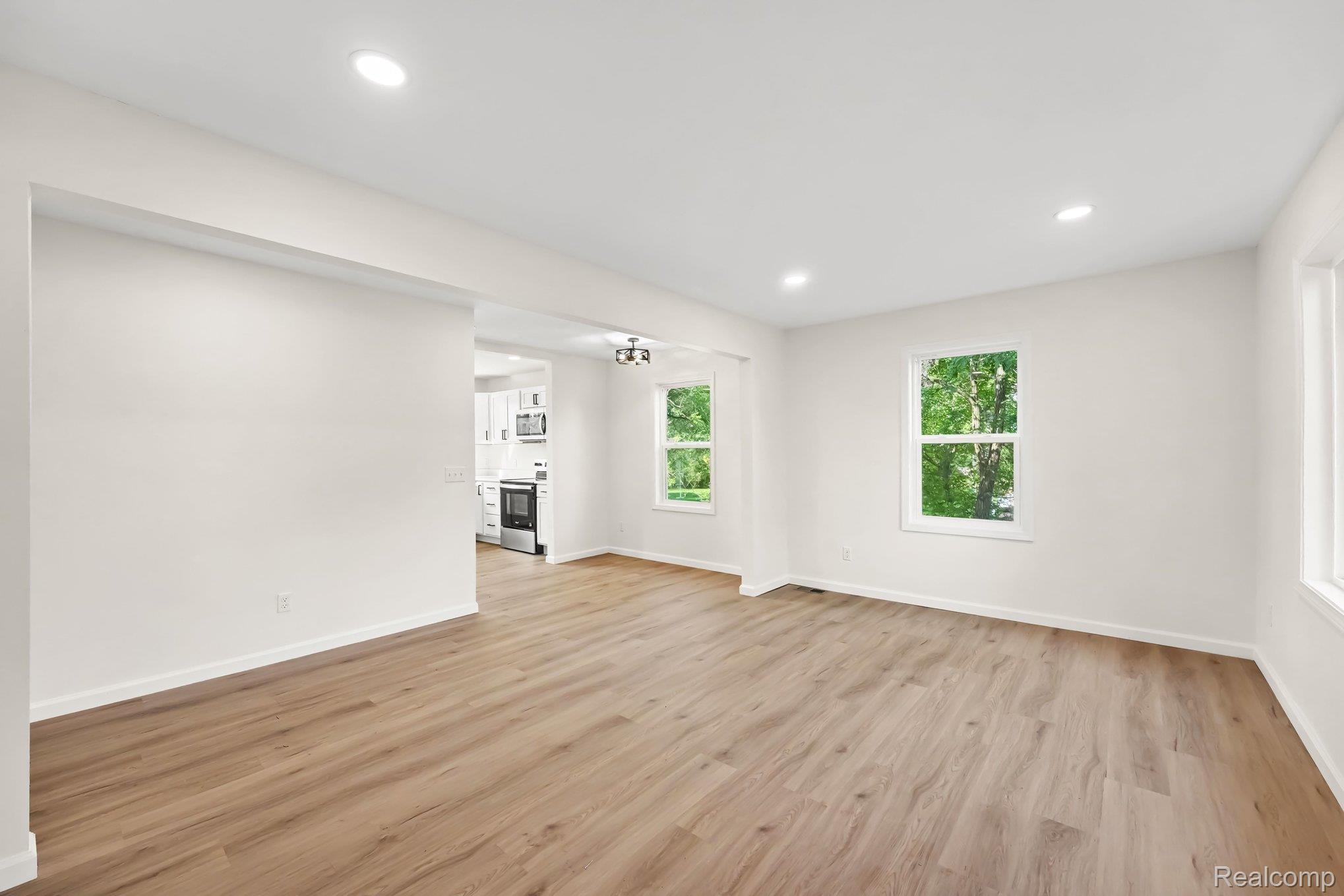 2280 Bowers Road Lapeer, MI 48446 - Photo 8 of 29 008_file_4755.jpg
