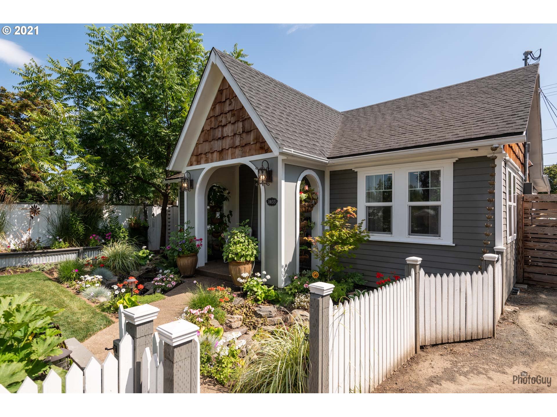 1033 B Street Springfield, OR 97477 - Photo 2 of 32