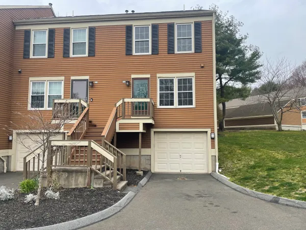 a view of a house with backyard