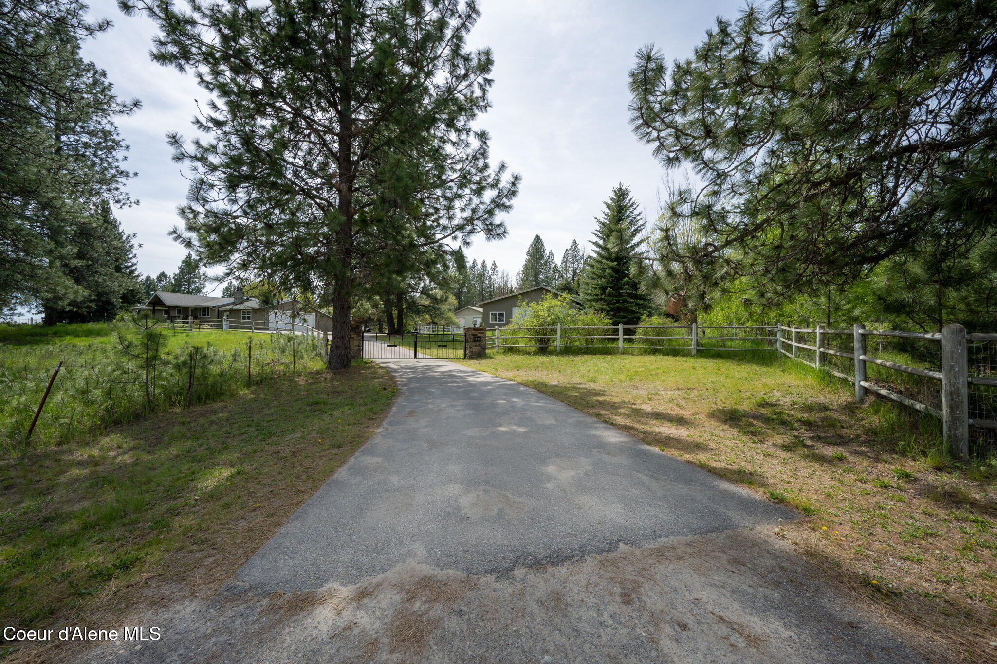 2087 East Glacier Road Hayden, ID 83835 - Photo 15 of 82 Property entrance