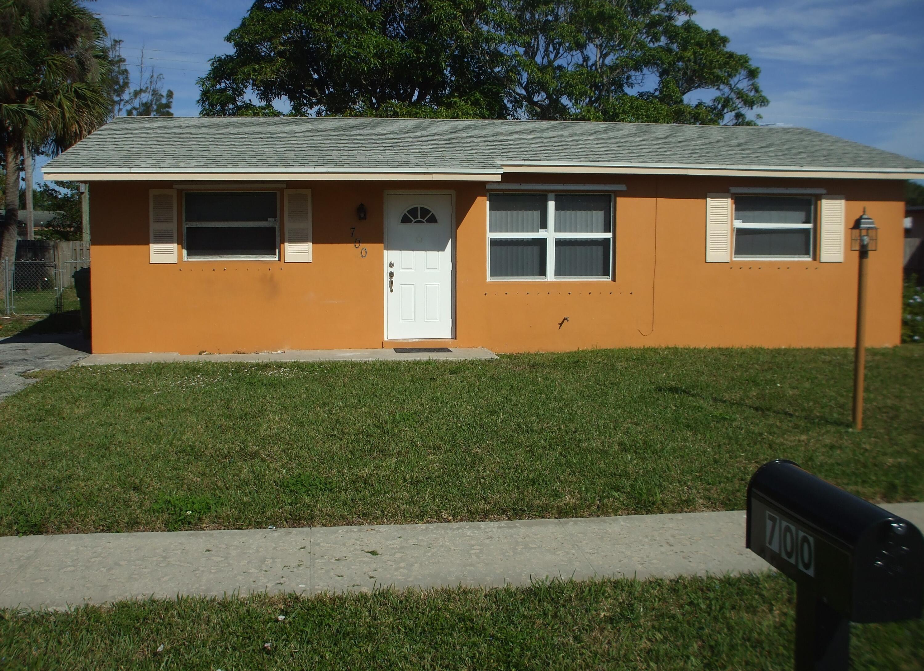 700 West 35th Street Riviera Beach, FL 33404 - Photo 2 of 17 DSCF4861 (2)