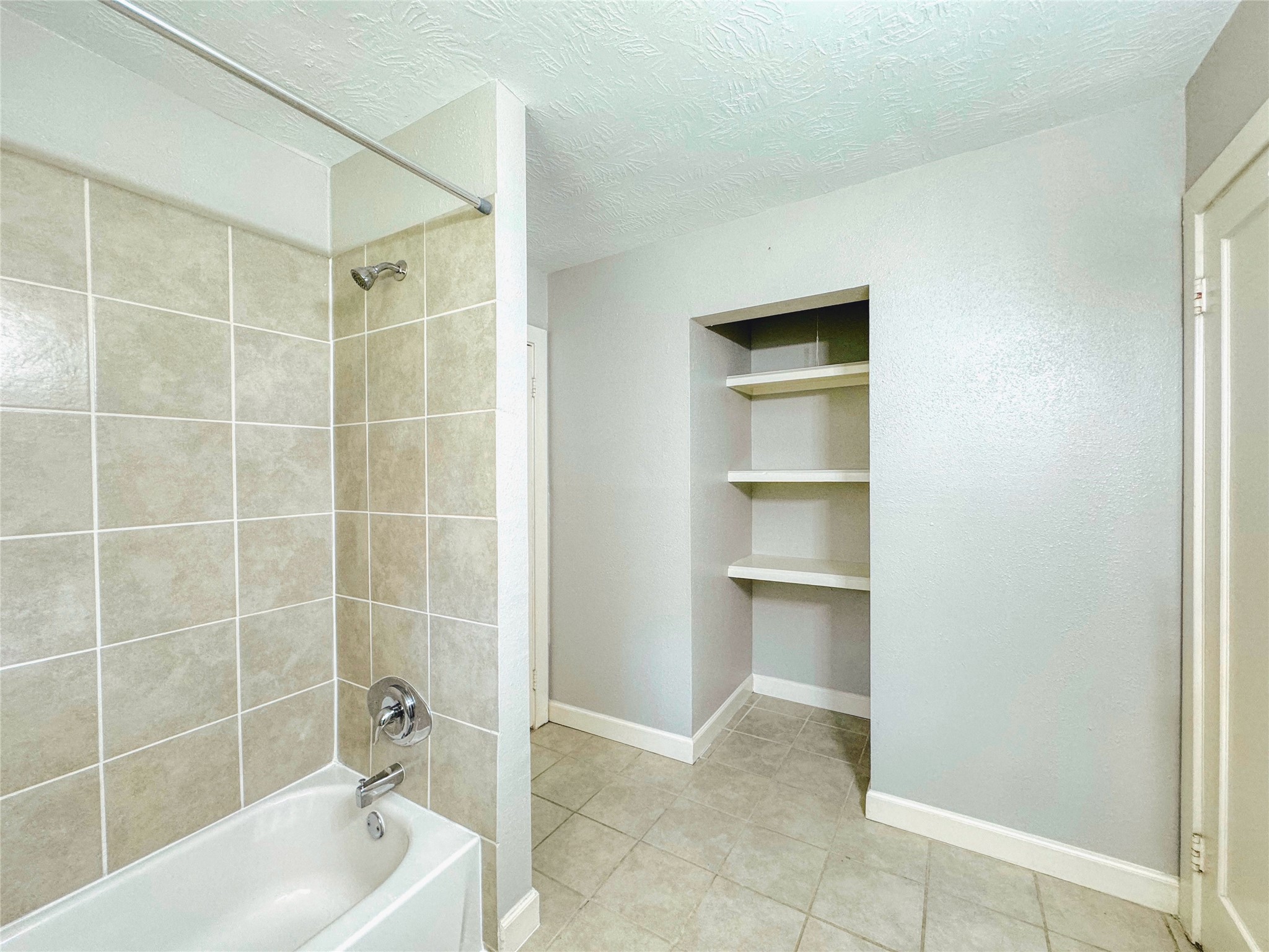 6714 Dillon Street Houston, TX 77061 - Photo 14 of 20 a bathroom with a bathtub and a sink
