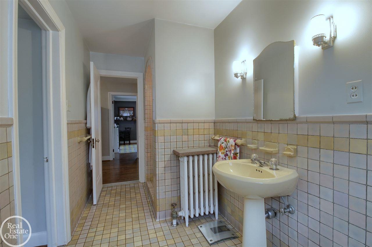 667 Lincoln Road Grosse Pointe, MI 48230 - Photo 20 of 34 31365479-19.JPG