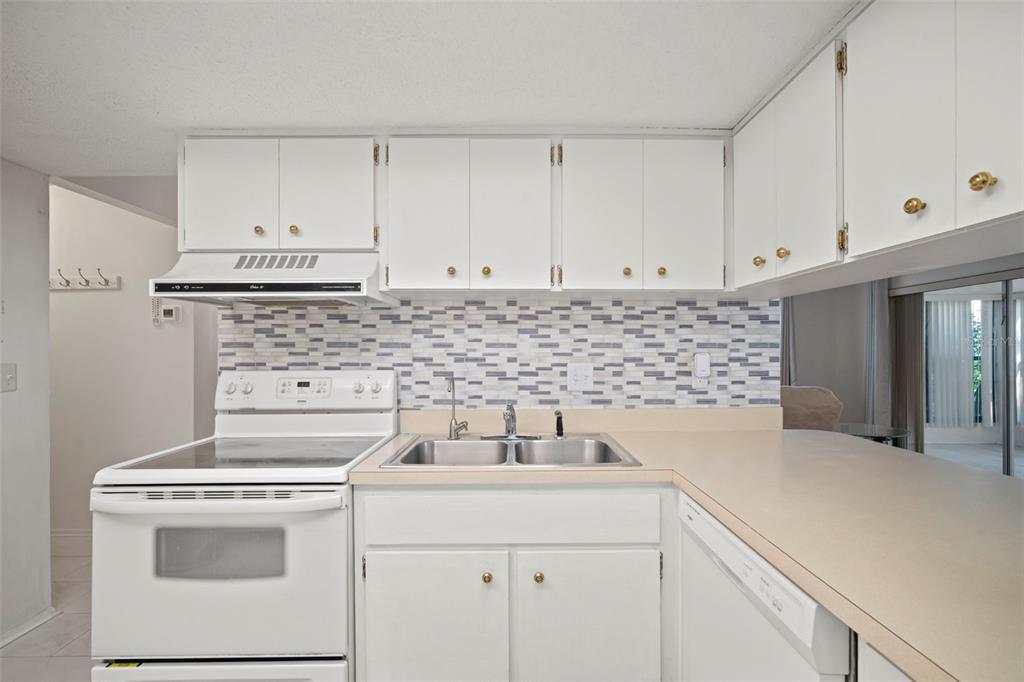 4446 Chart Court New Port Richey, FL 34652 - Photo 10 of 30