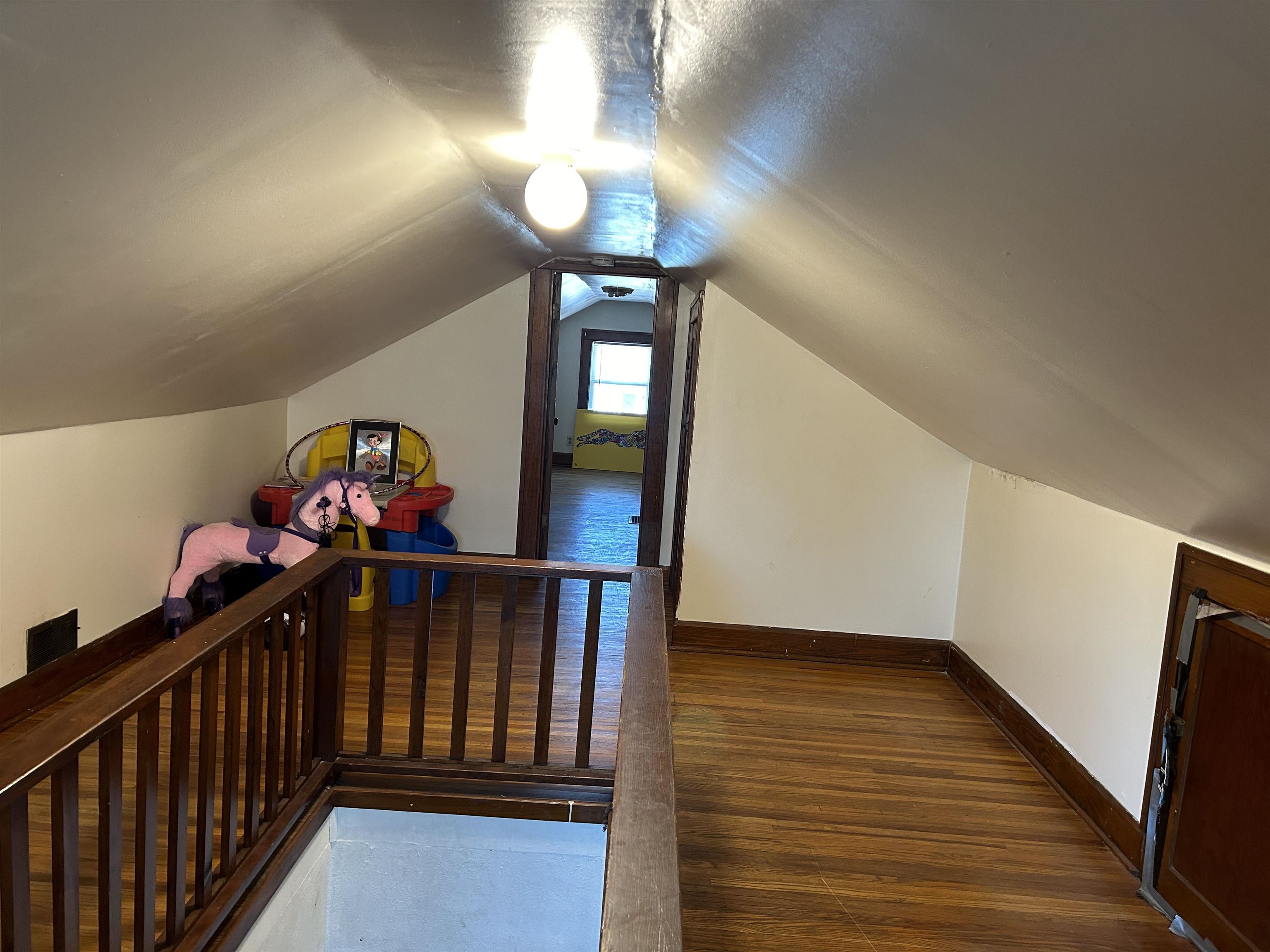 1707 Ridge Avenue Rockford, IL 61103 - Photo 17 of 33 a view of entryway with a window