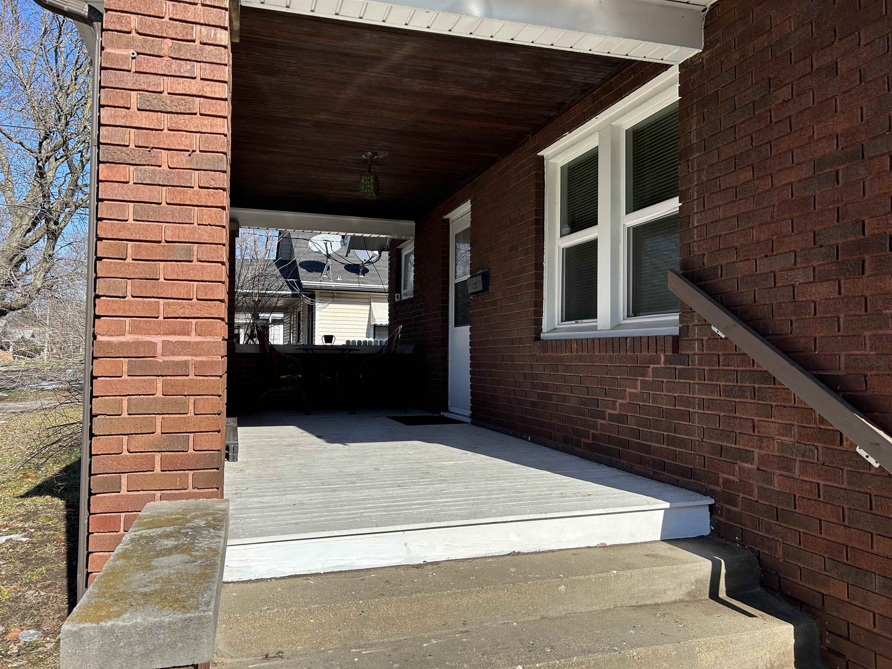 1707 Ridge Avenue Rockford, IL 61103 - Photo 3 of 33 a building view with a outdoor space
