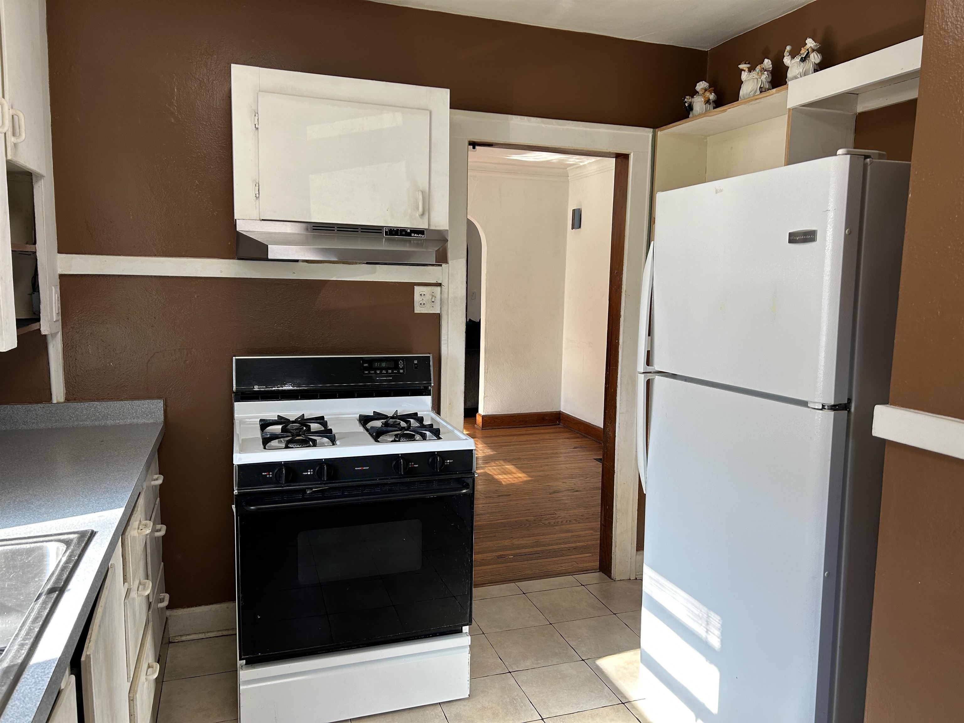 1707 Ridge Avenue Rockford, IL 61103 - Photo 10 of 33 a kitchen with a stove top oven and refrigerator