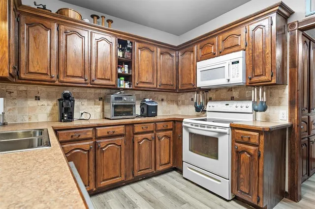 $279,900 | 801 North Main Street, Tioga, TX 76271