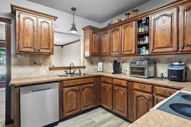 $279,900 | 801 North Main Street, Tioga, TX 76271