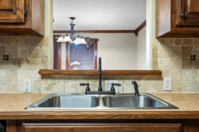 $279,900 | 801 North Main Street, Tioga, TX 76271