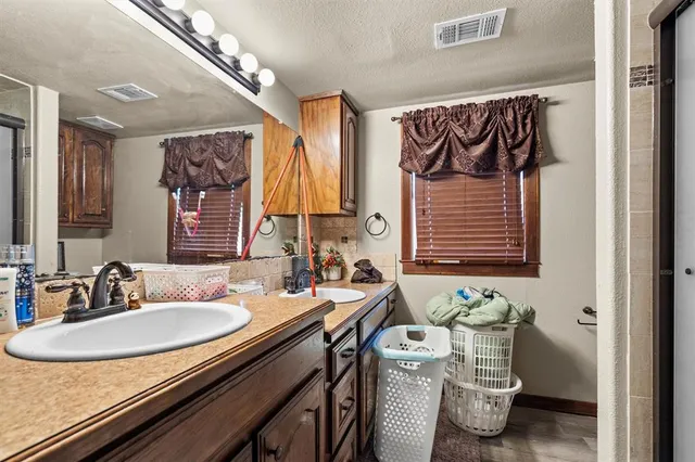 $279,900 | 801 North Main Street, Tioga, TX 76271