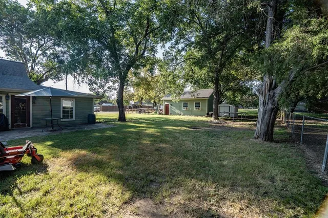 $279,900 | 801 North Main Street, Tioga, TX 76271