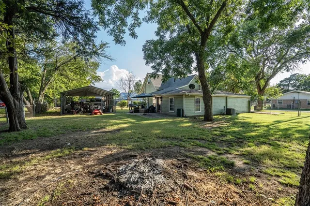 $279,900 | 801 North Main Street, Tioga, TX 76271