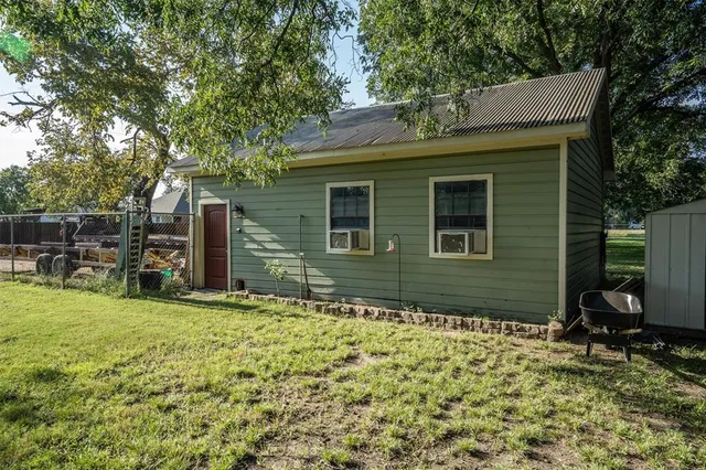 $279,900 | 801 North Main Street, Tioga, TX 76271