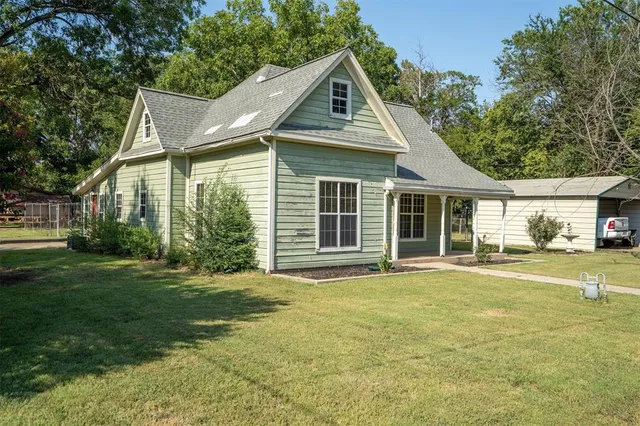 $279,900 | 801 North Main Street, Tioga, TX 76271